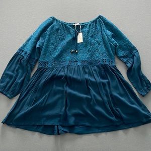 NWT Simply Noelle Blue Lacey top, S/M (8-10)